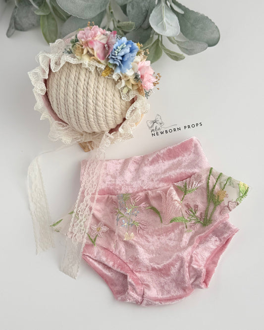 Newborn Pink Bloom Set – Bonnet & Bloomers (0–3 Months)
