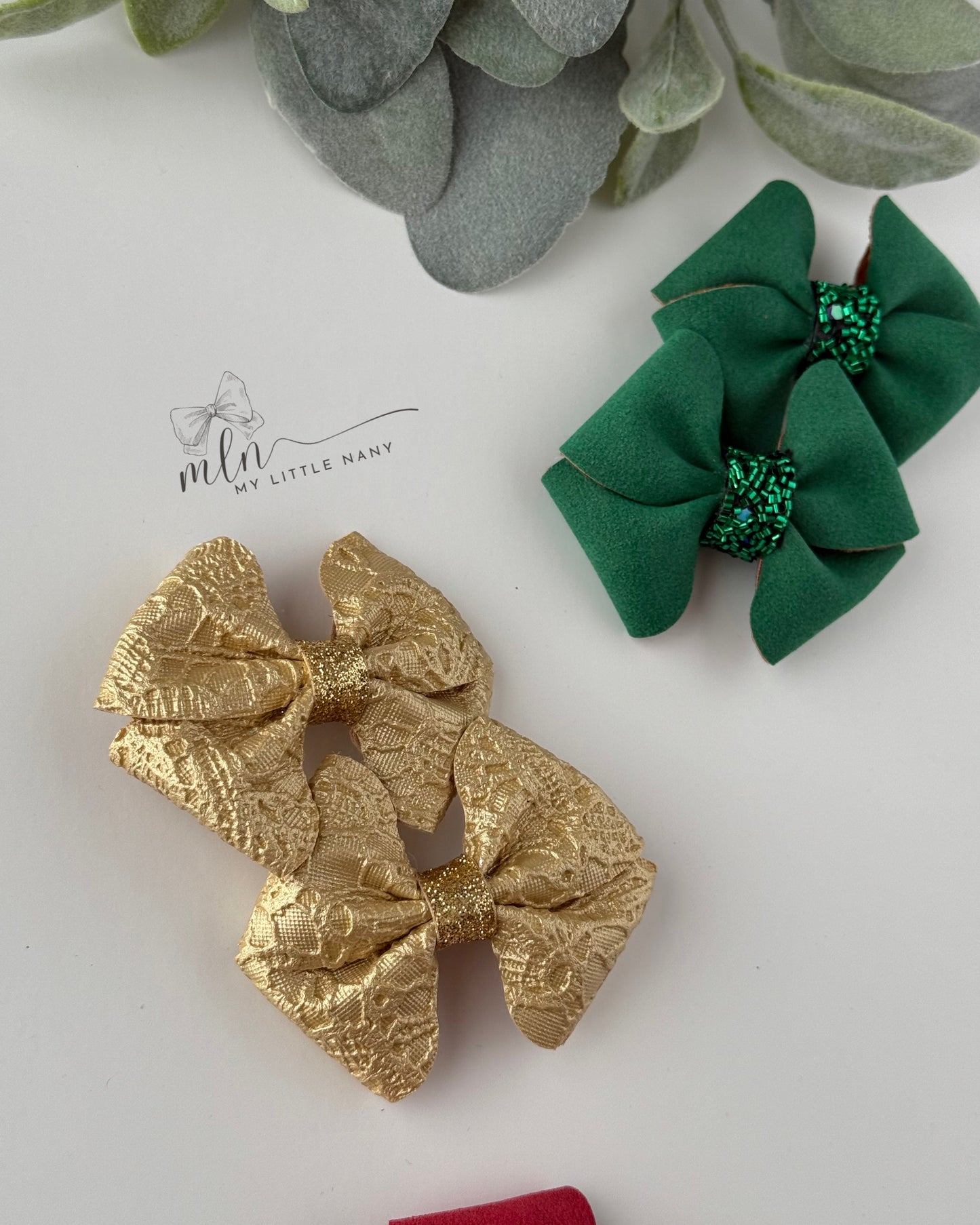 Christmas Classic Piggie Bows