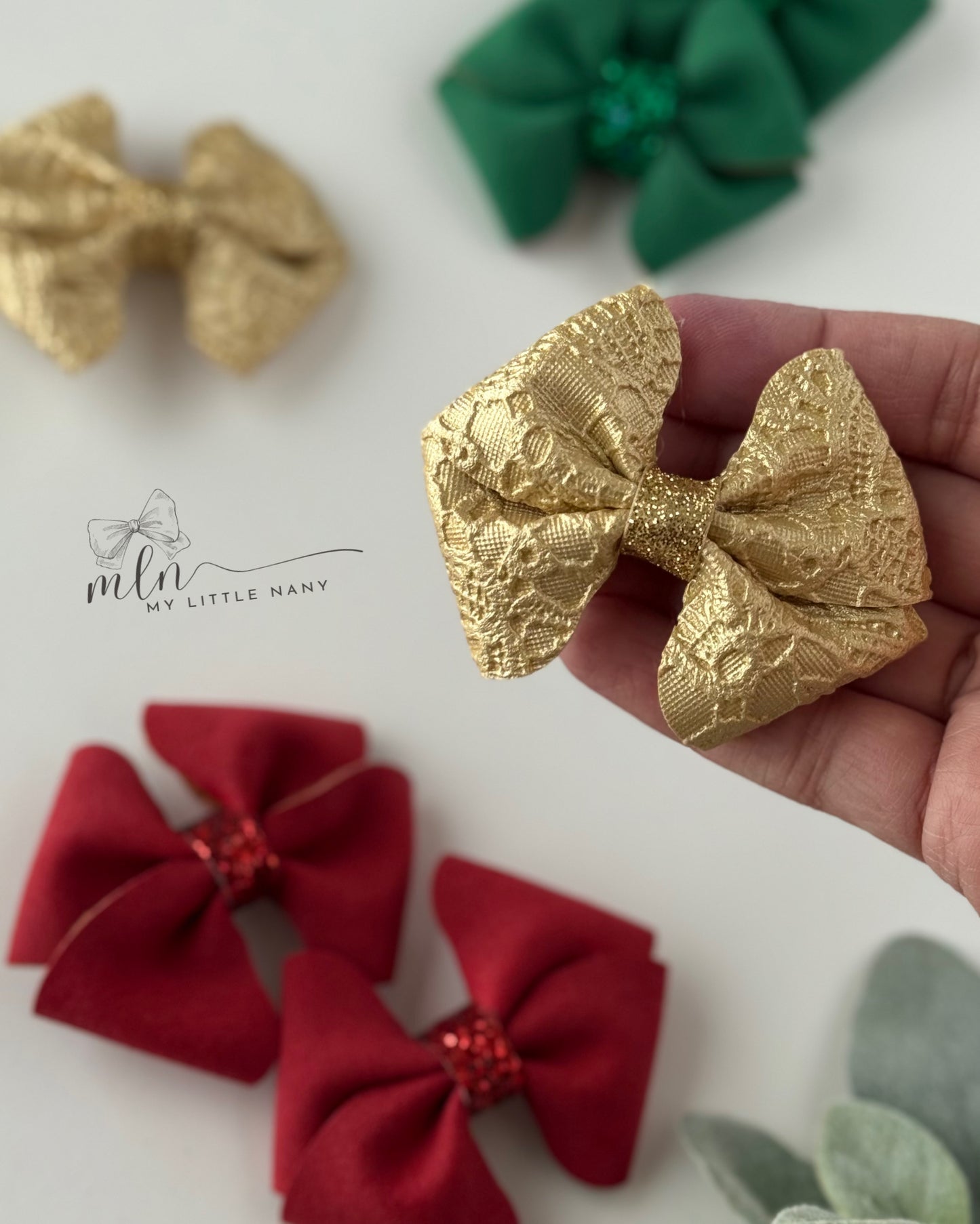 Christmas Classic Piggie Bows